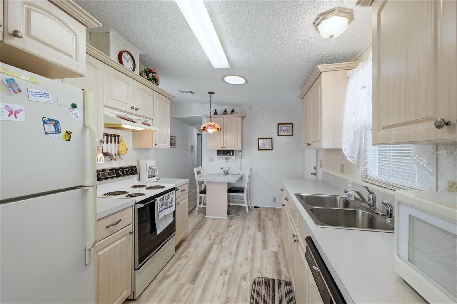 LEMON BAY ISLES PH 03 - Residential