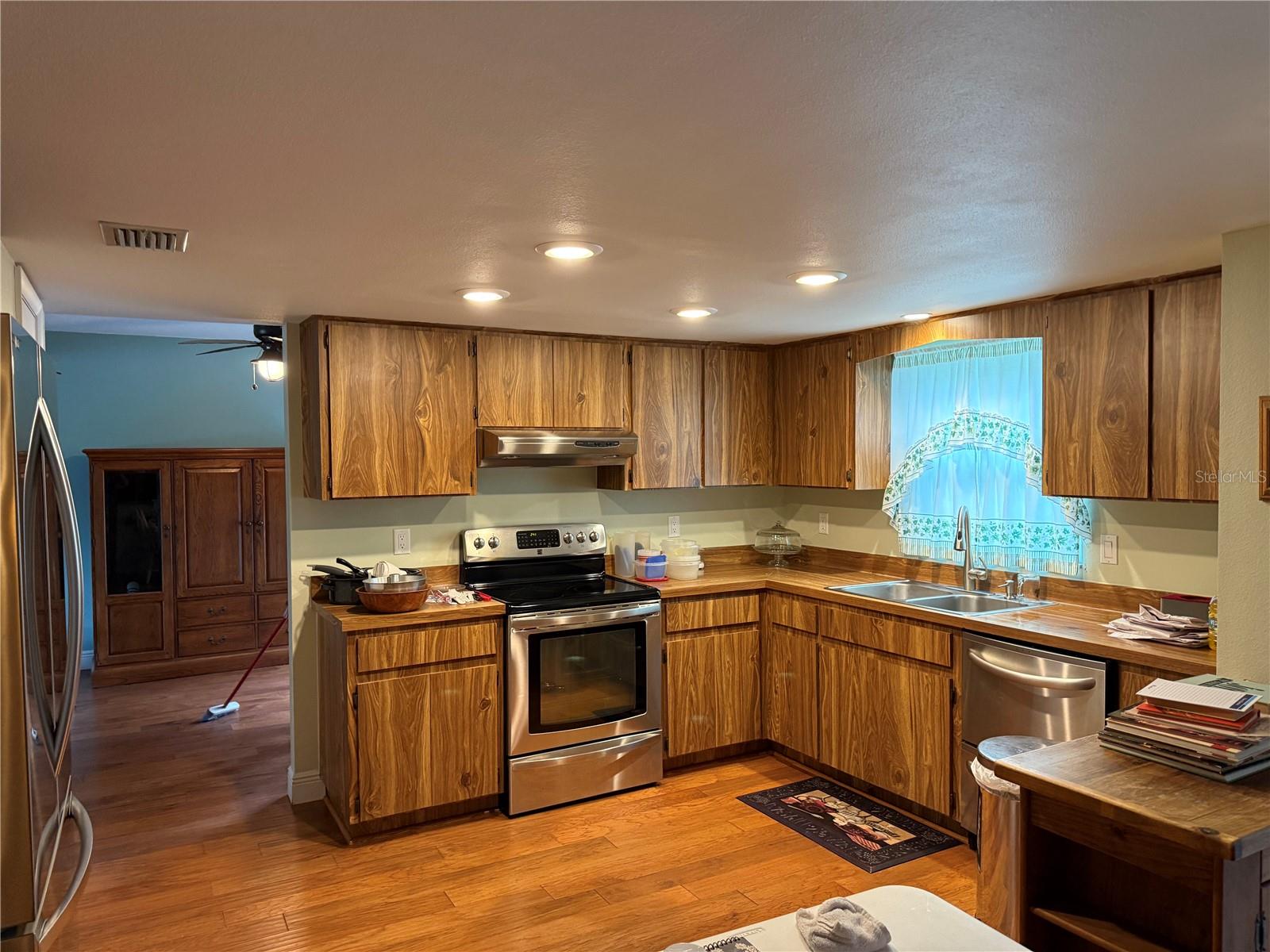 4416 SUMMER OAK DRIVE