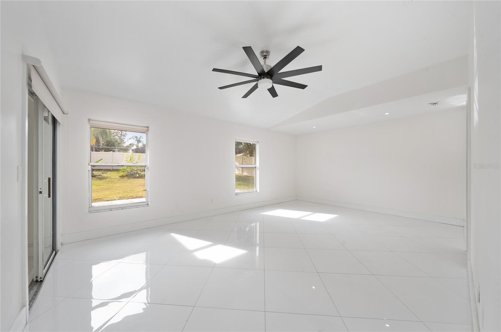 MONTCLAIR PH 01 - Residential