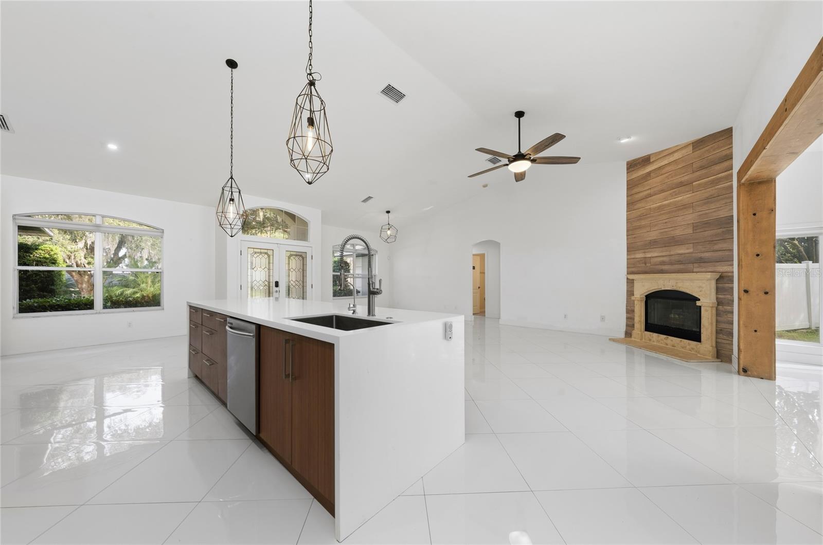 MONTCLAIR PH 01 - Residential