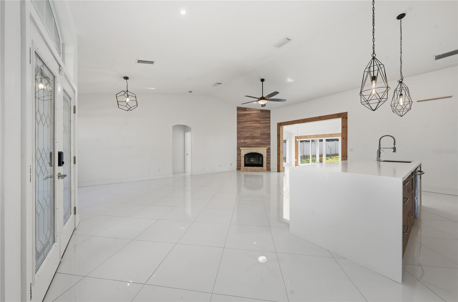 MONTCLAIR PH 01 - Residential