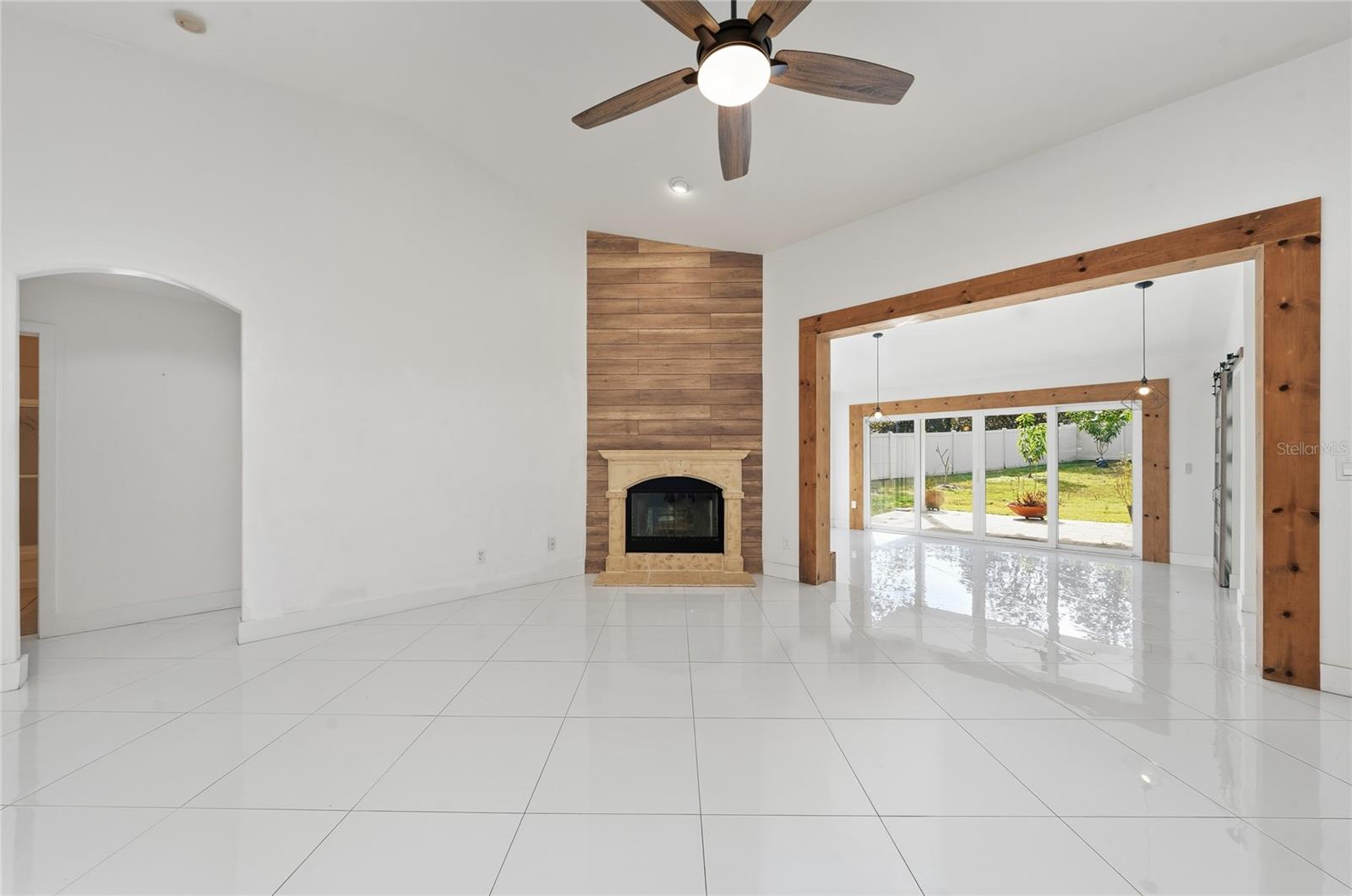 MONTCLAIR PH 01 - Residential