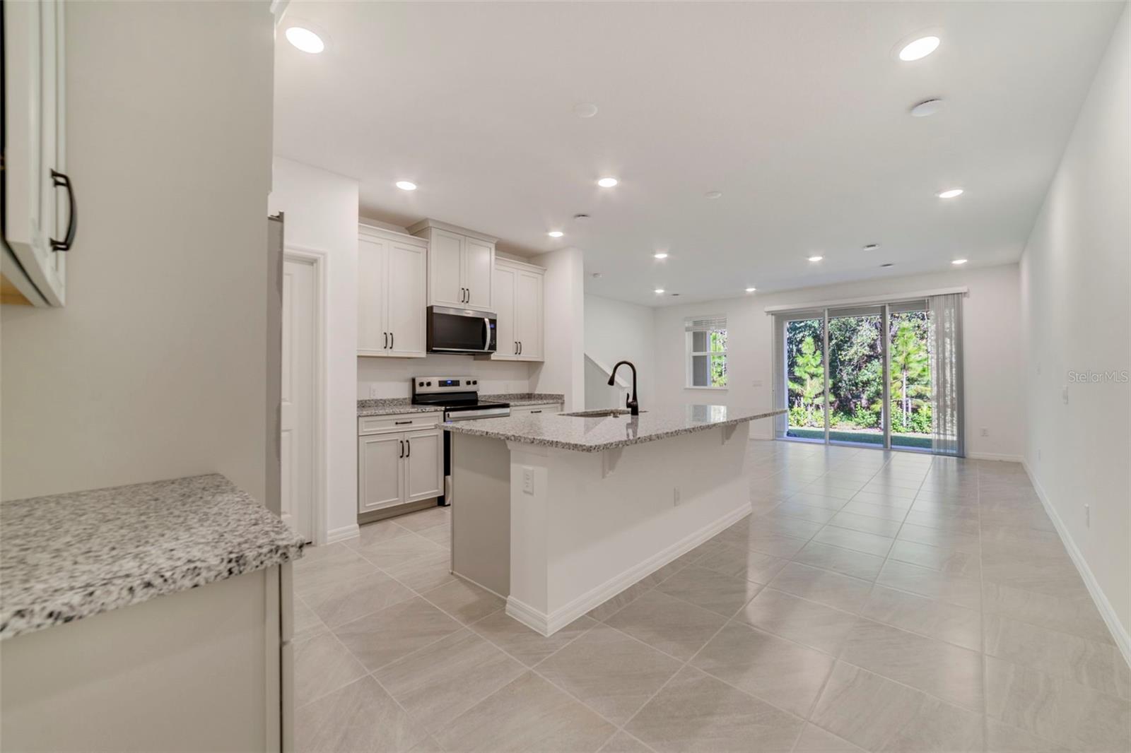 1682 GREENLEAF WOODS COVE