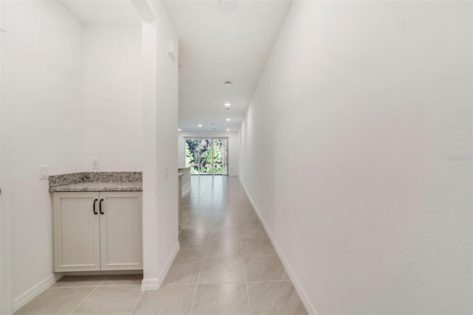 1682 GREENLEAF WOODS COVE