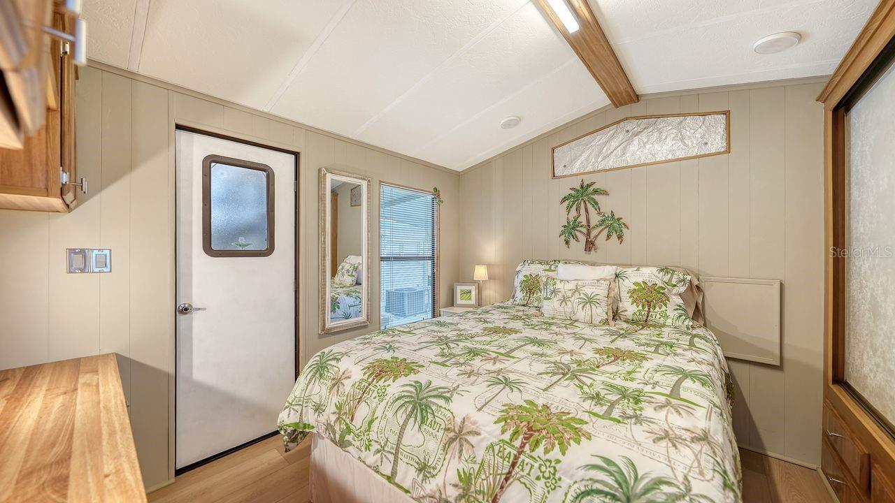 HOLIDAY TRAVEL PARK ENGLEWOOD - Residential