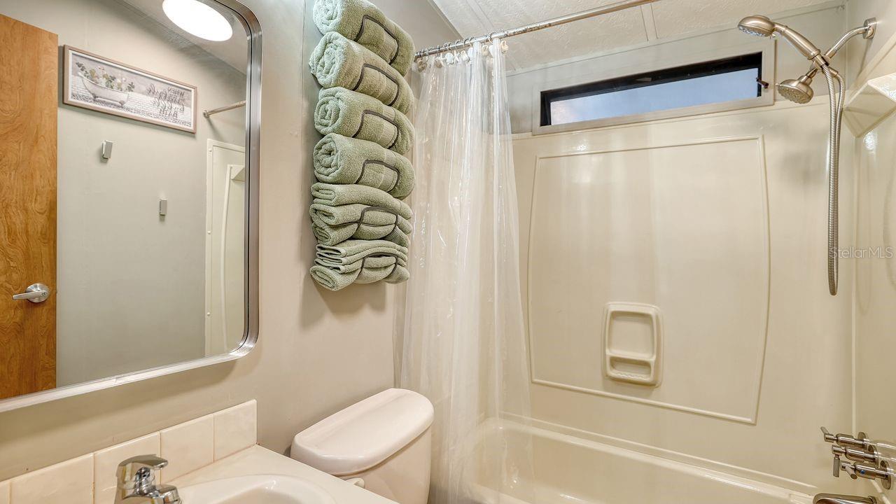 HOLIDAY TRAVEL PARK ENGLEWOOD - Residential