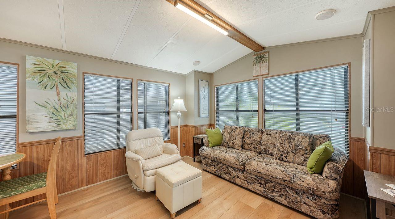 HOLIDAY TRAVEL PARK ENGLEWOOD - Residential