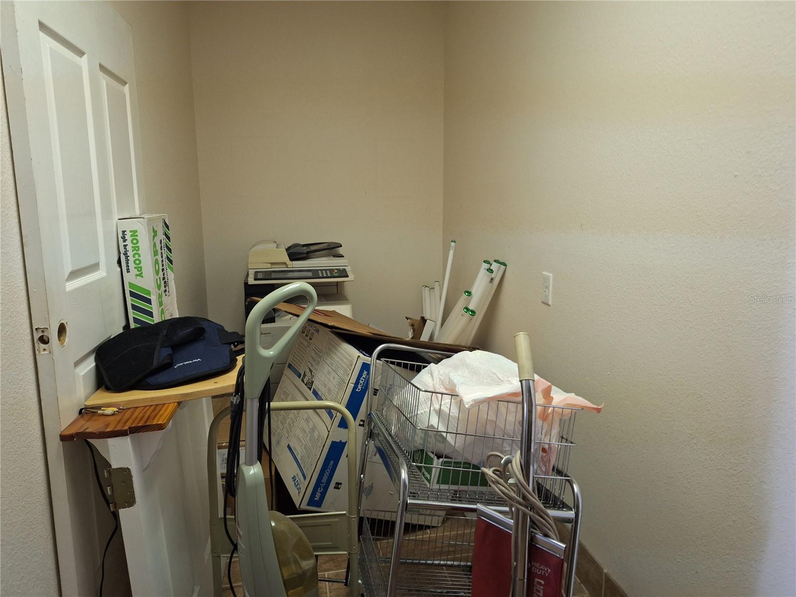 GATEWAY SUB - Commercial Lease