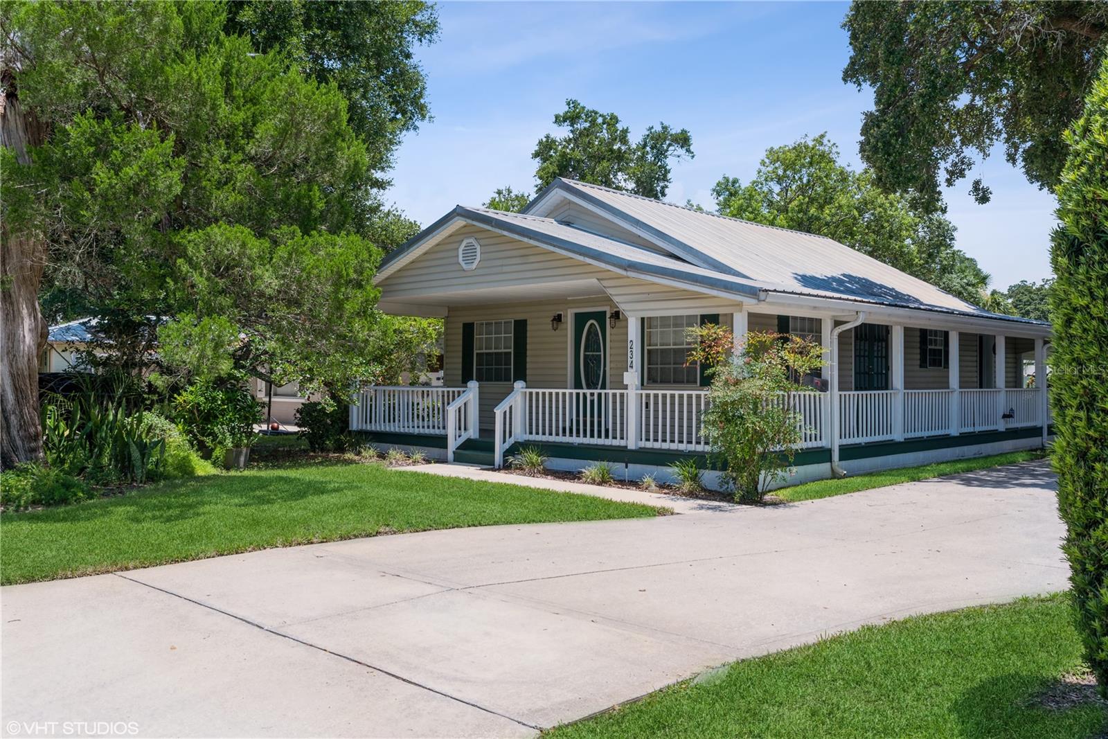 Discover this beautifully maintained 3-bedroom, 2-bath home in the heart of College Park. Featuring a spacious and functional split floor plan, the home offers a central kitchen, an oversized family room, and an open dining area—perfect for both everyday living and entertaining. Enjoy morning coffee or evening relaxation on the charming wrap-around front porch.
Located just minutes from College Park’s lively shops, restaurants, and cafes, this home offers unbeatable convenience with easy access to major routes for a smooth commute. The rental includes a washer, dryer, and lawn care for added ease. Please note: the detached garage is not part of the rental.
