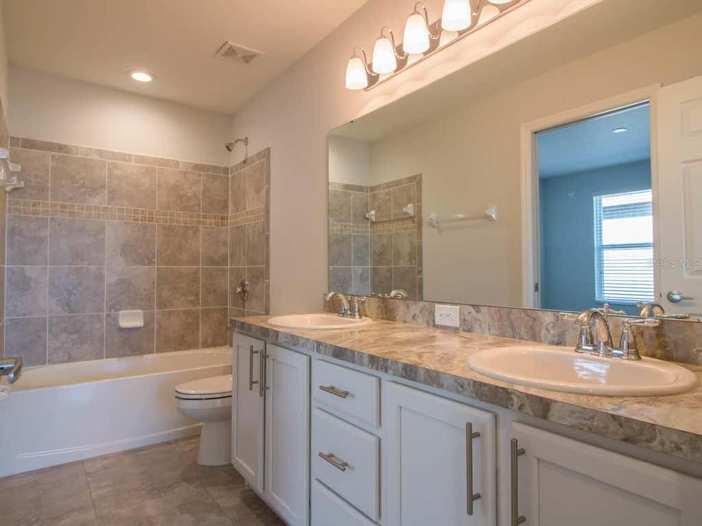Photo of 1097 Grantham Drive, Sarasota, FL 34234 (MLS # A4699099)