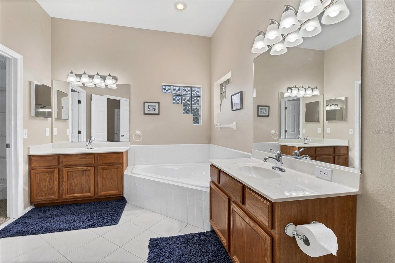 WELLINGTON CHASE - Residential