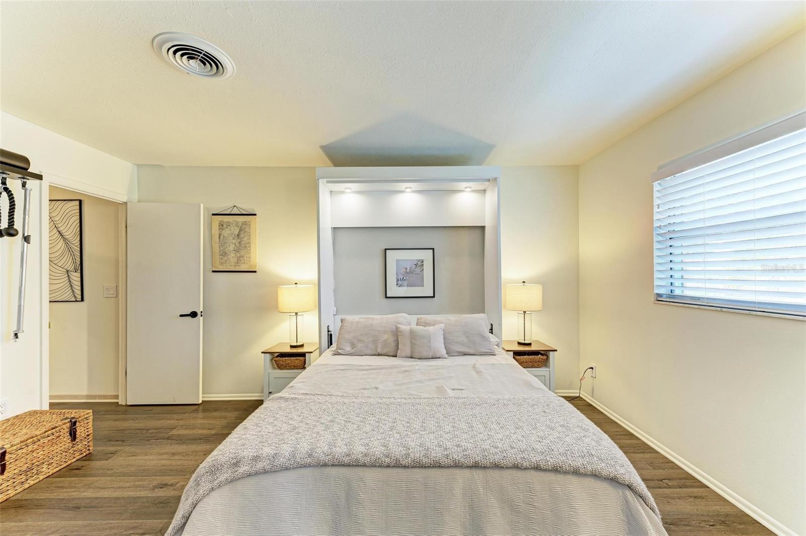 SOUTH VENICE - Residential