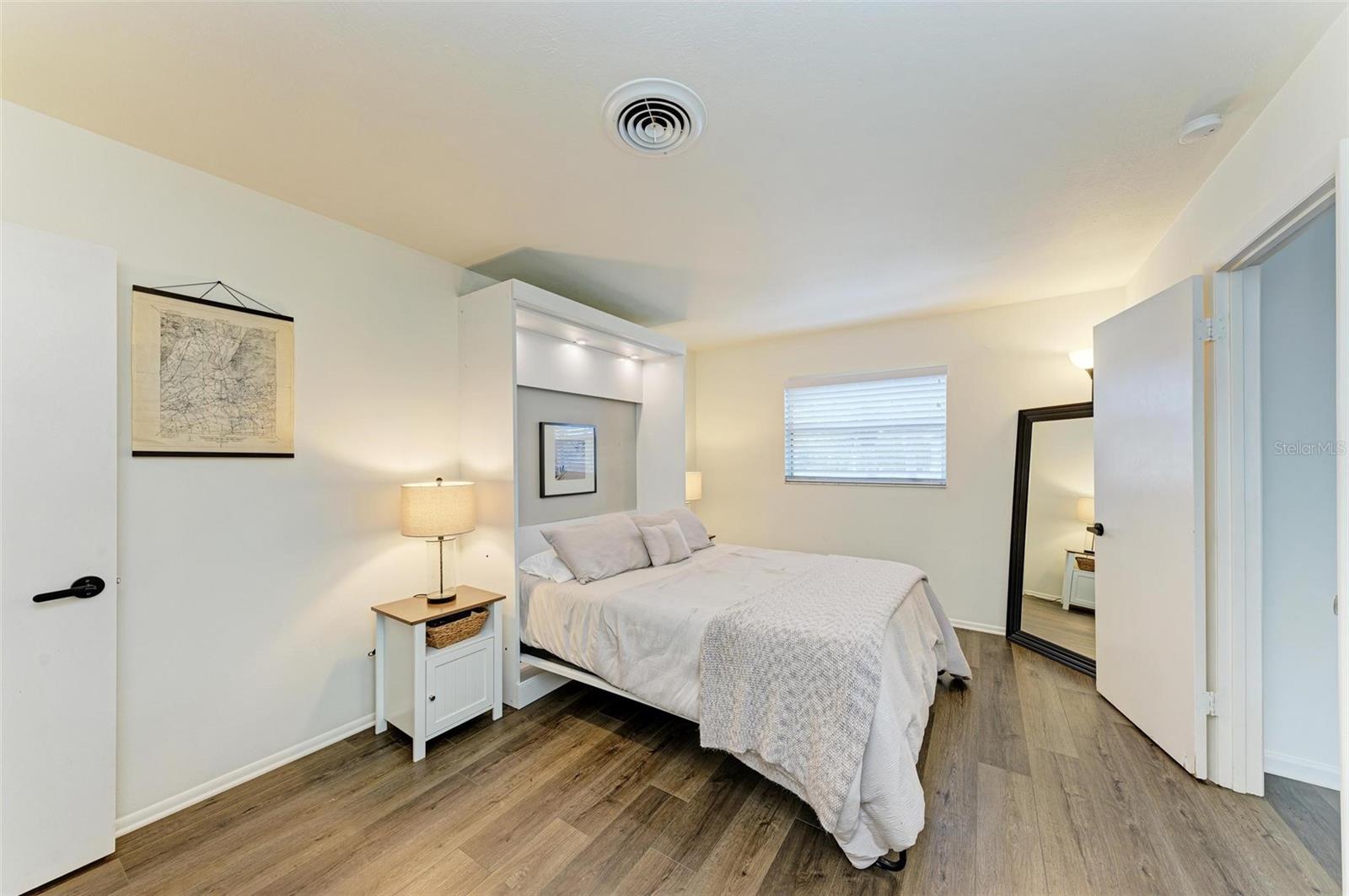 SOUTH VENICE - Residential