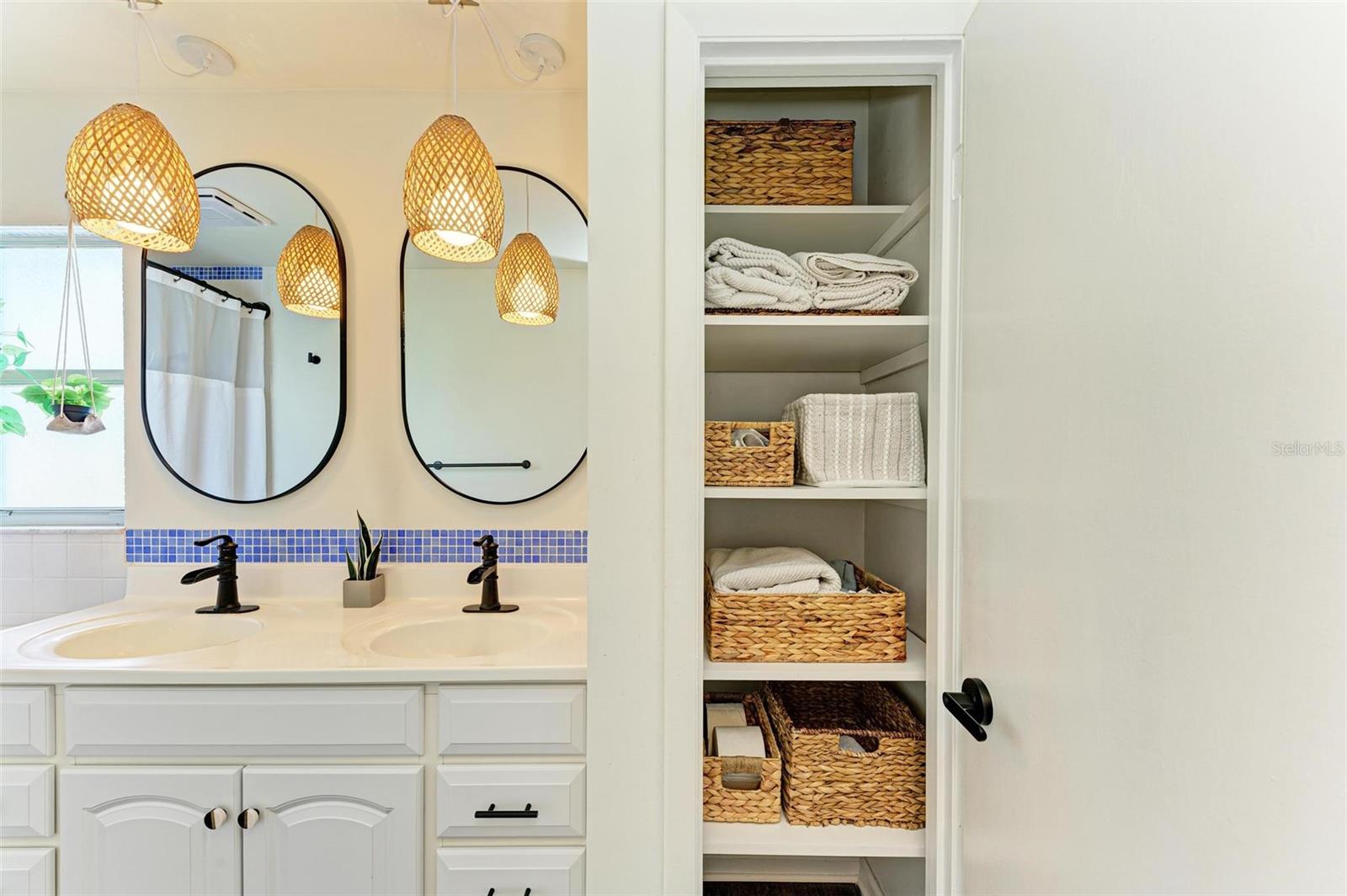 SOUTH VENICE - Residential