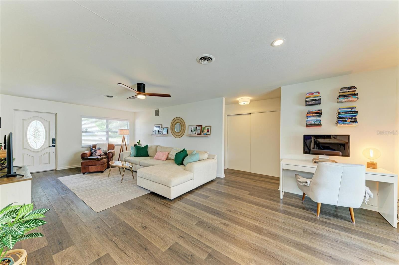 SOUTH VENICE - Residential