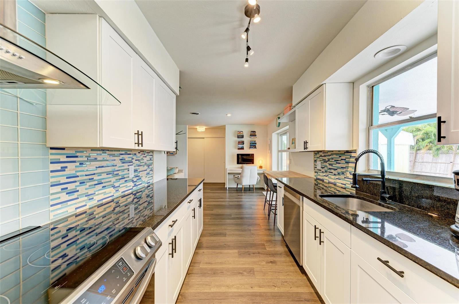 SOUTH VENICE - Residential