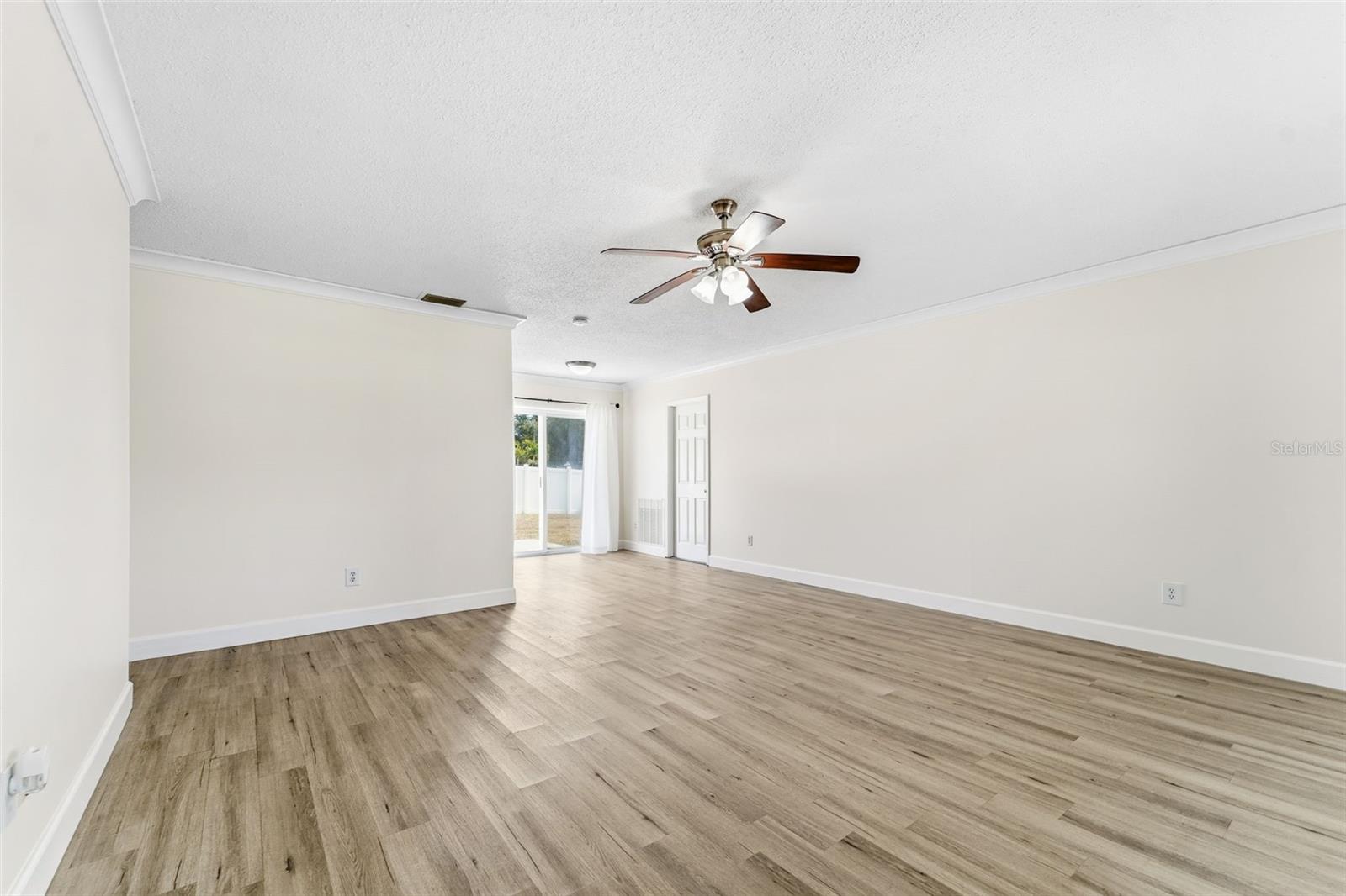 COLLEGE MANOR - Residential