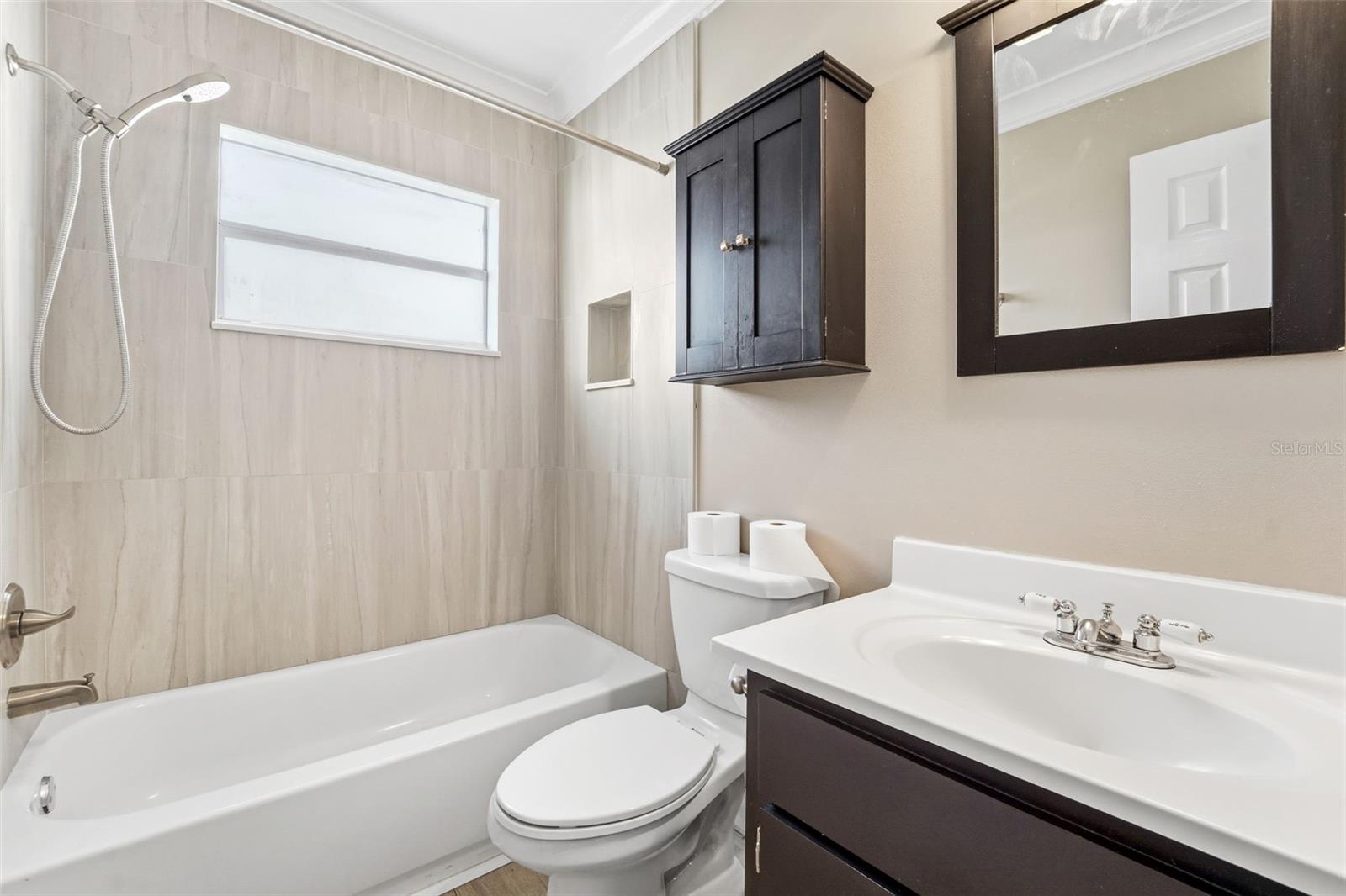 COLLEGE MANOR - Residential