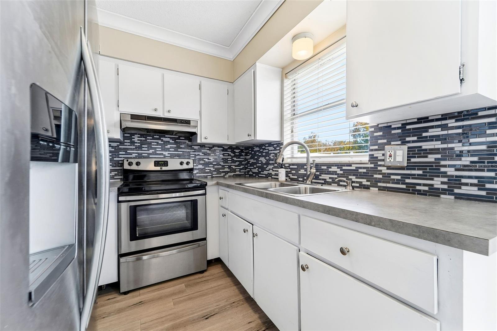 COLLEGE MANOR - Residential