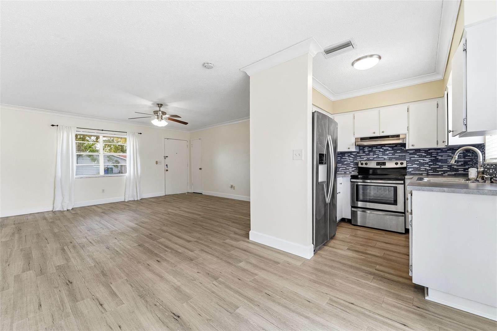 COLLEGE MANOR - Residential