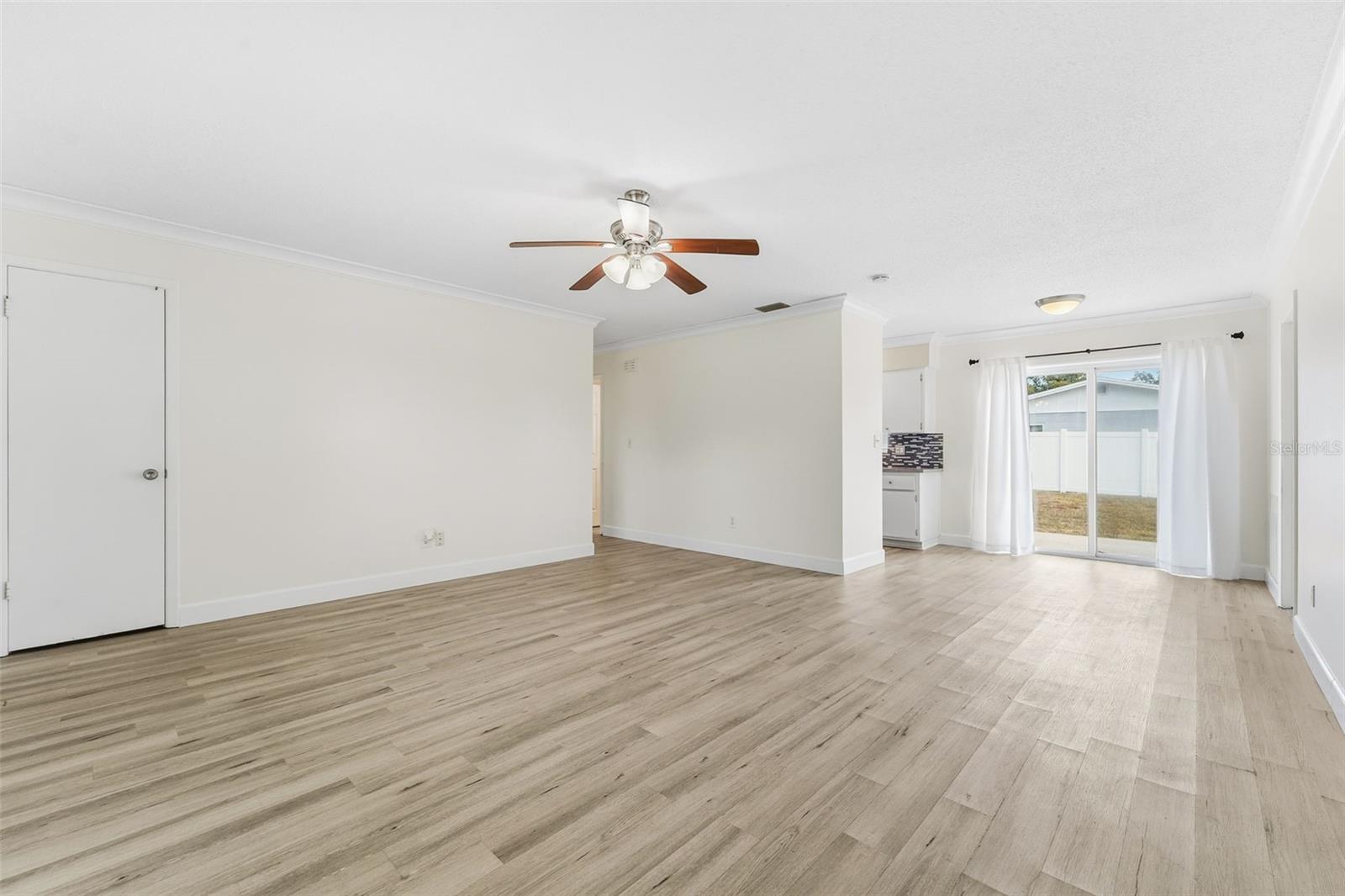 COLLEGE MANOR - Residential