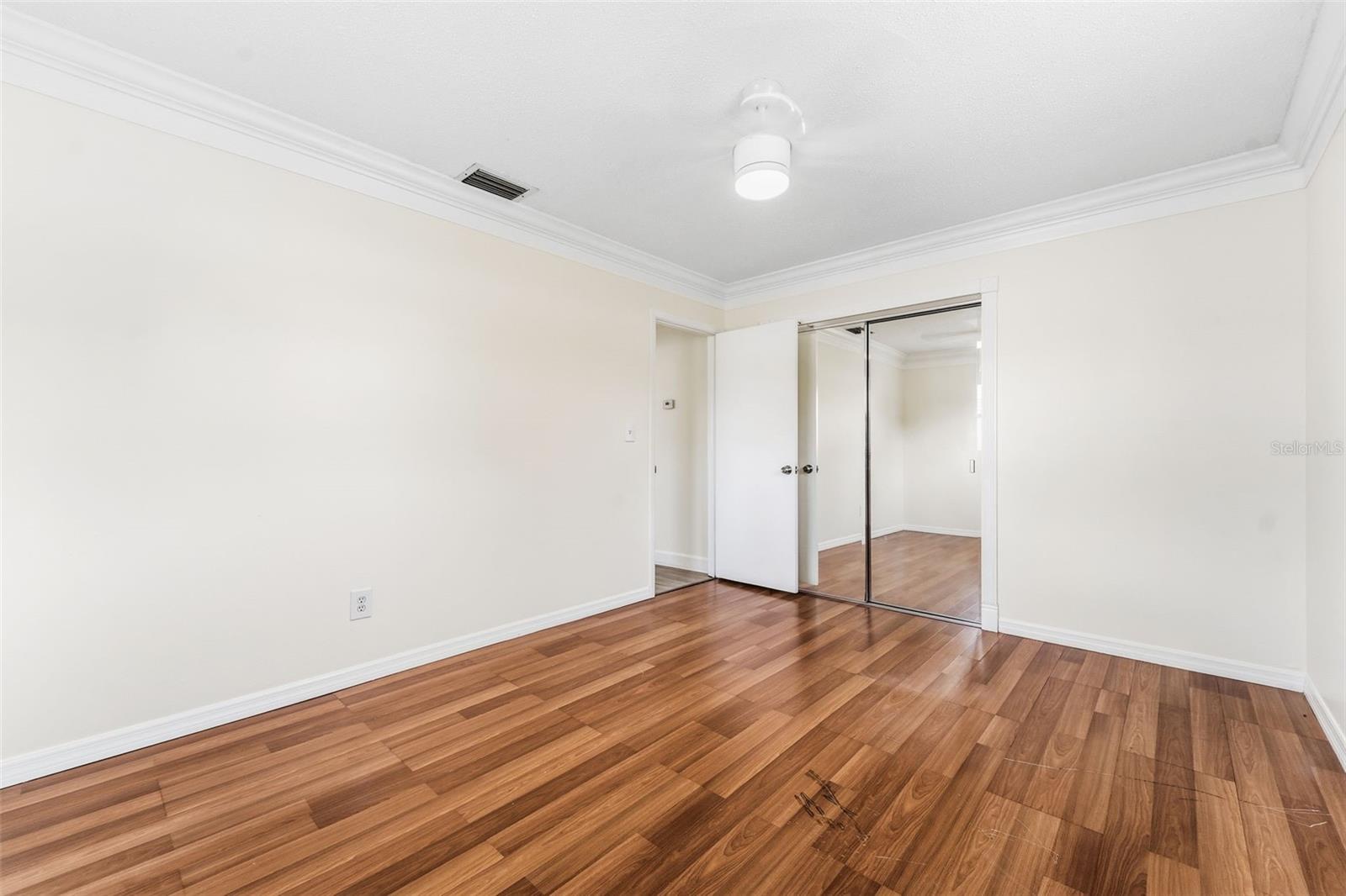 COLLEGE MANOR - Residential