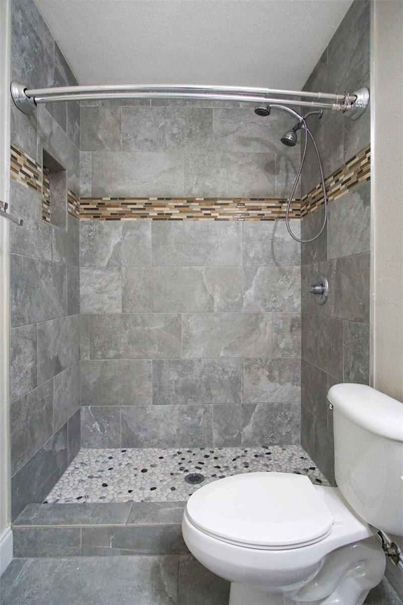 ISLAND CLUB WEST PH 02 - Residential Lease