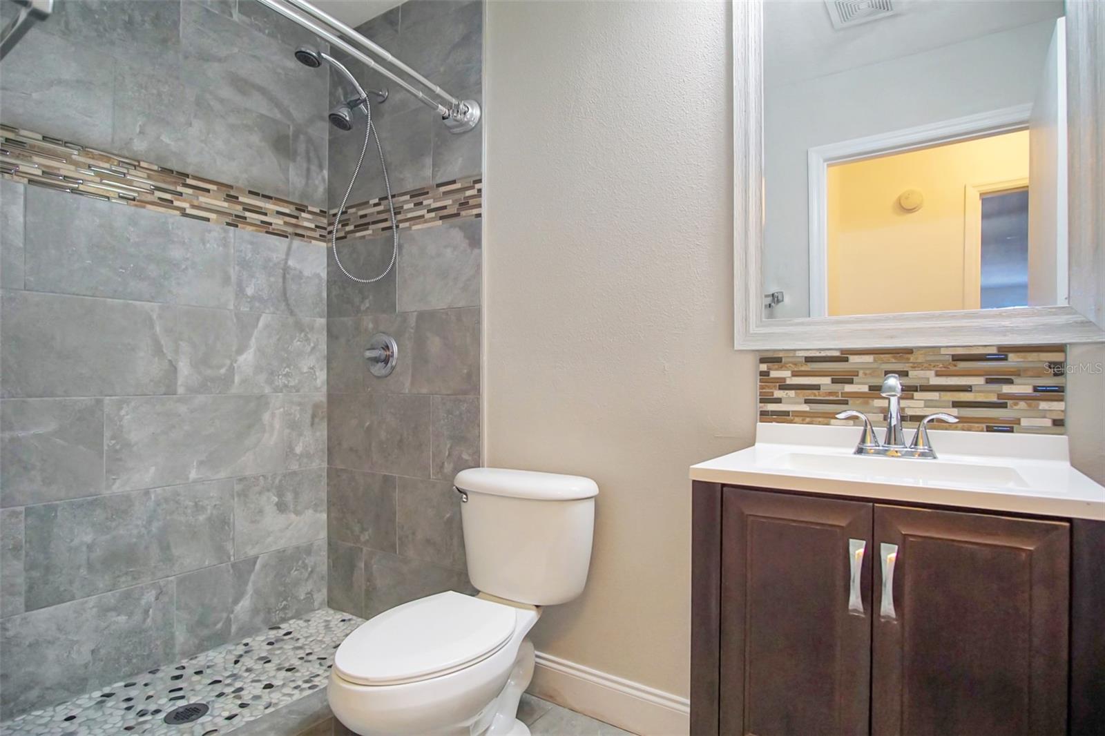 ISLAND CLUB WEST PH 02 - Residential Lease