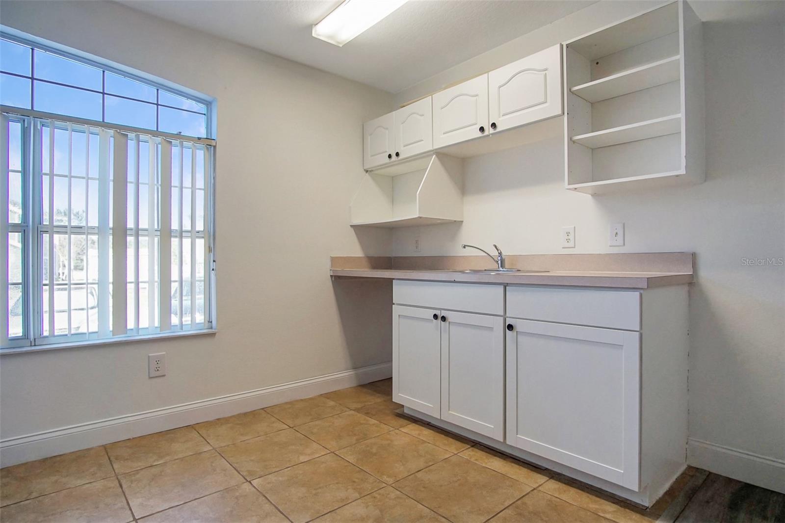 ISLAND CLUB WEST PH 02 - Residential Lease