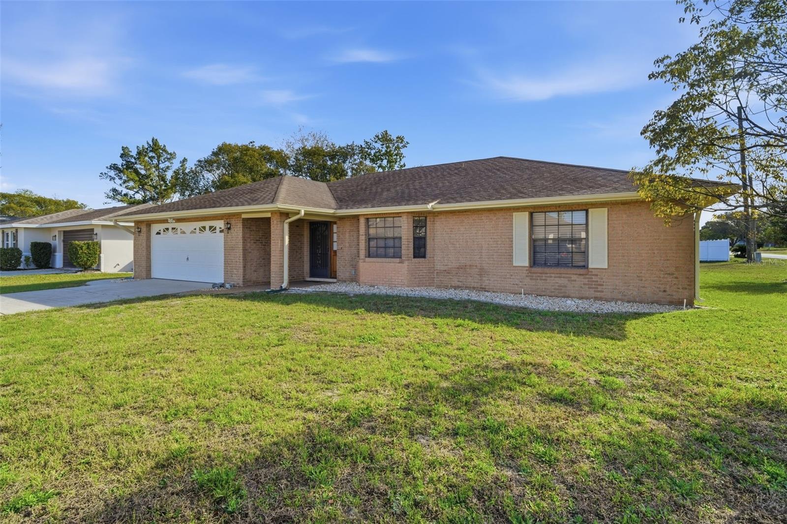 1877 VERONICA AVENUE