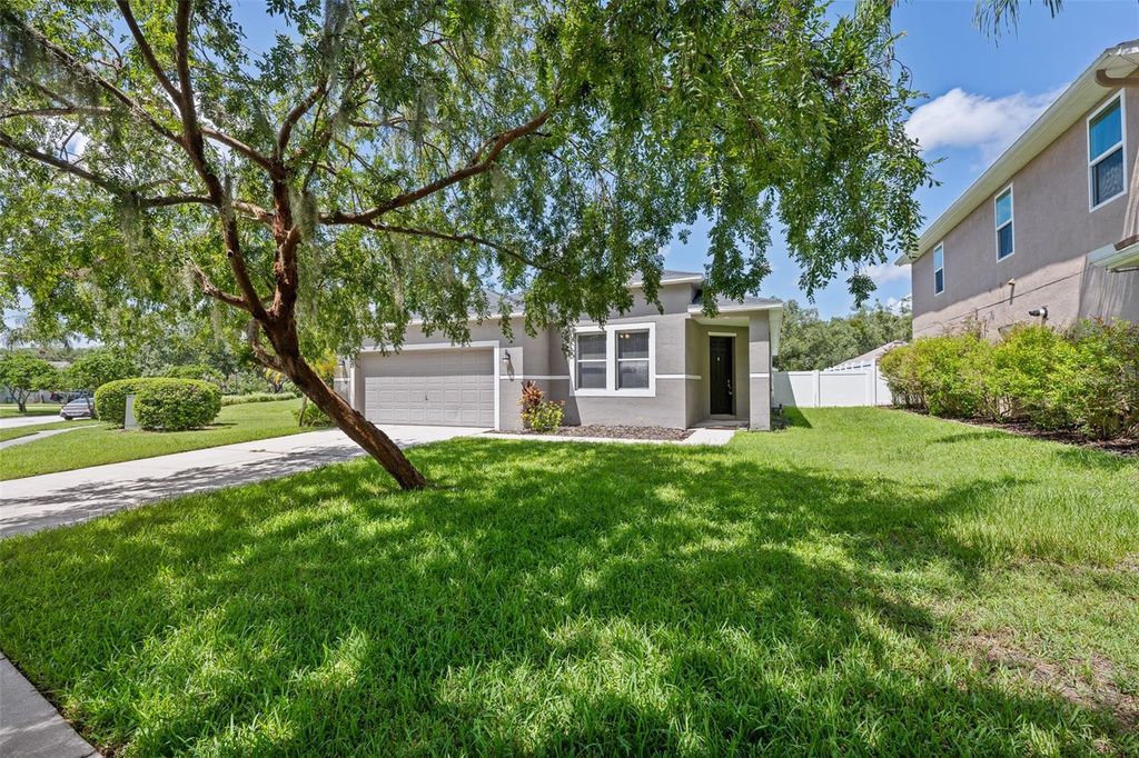 Photo of 5713 Hawkpark Boulevard, Lithia, FL 33547 (MLS # TB8418986)