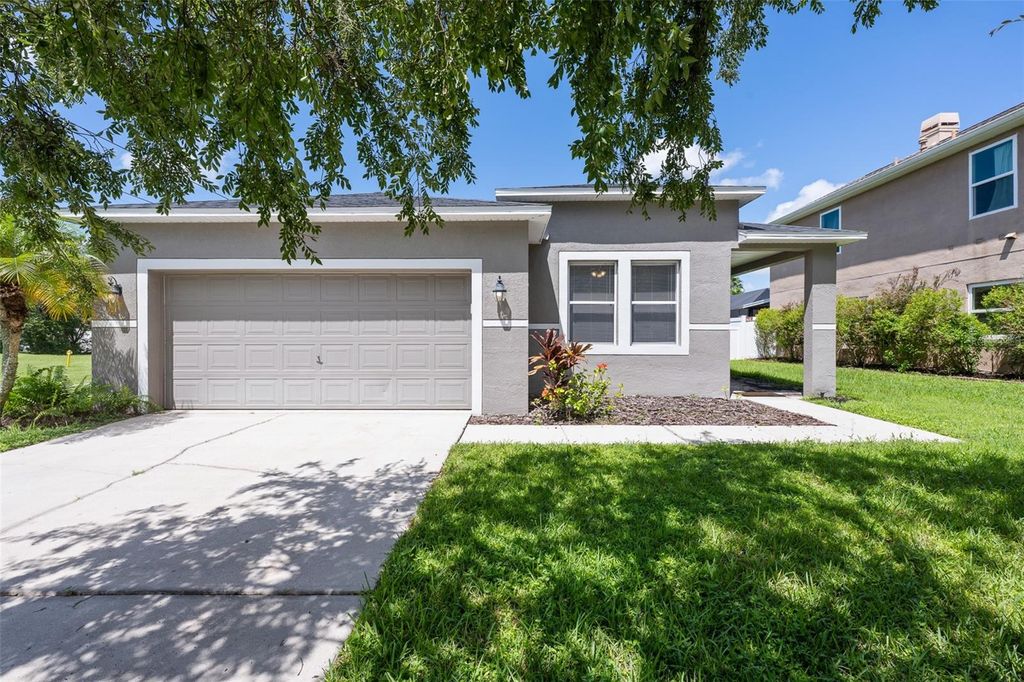 Photo of 5713 Hawkpark Boulevard, Lithia, FL 33547 (MLS # TB8418986)