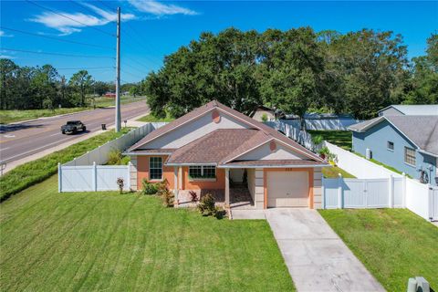 A home in LAKELAND