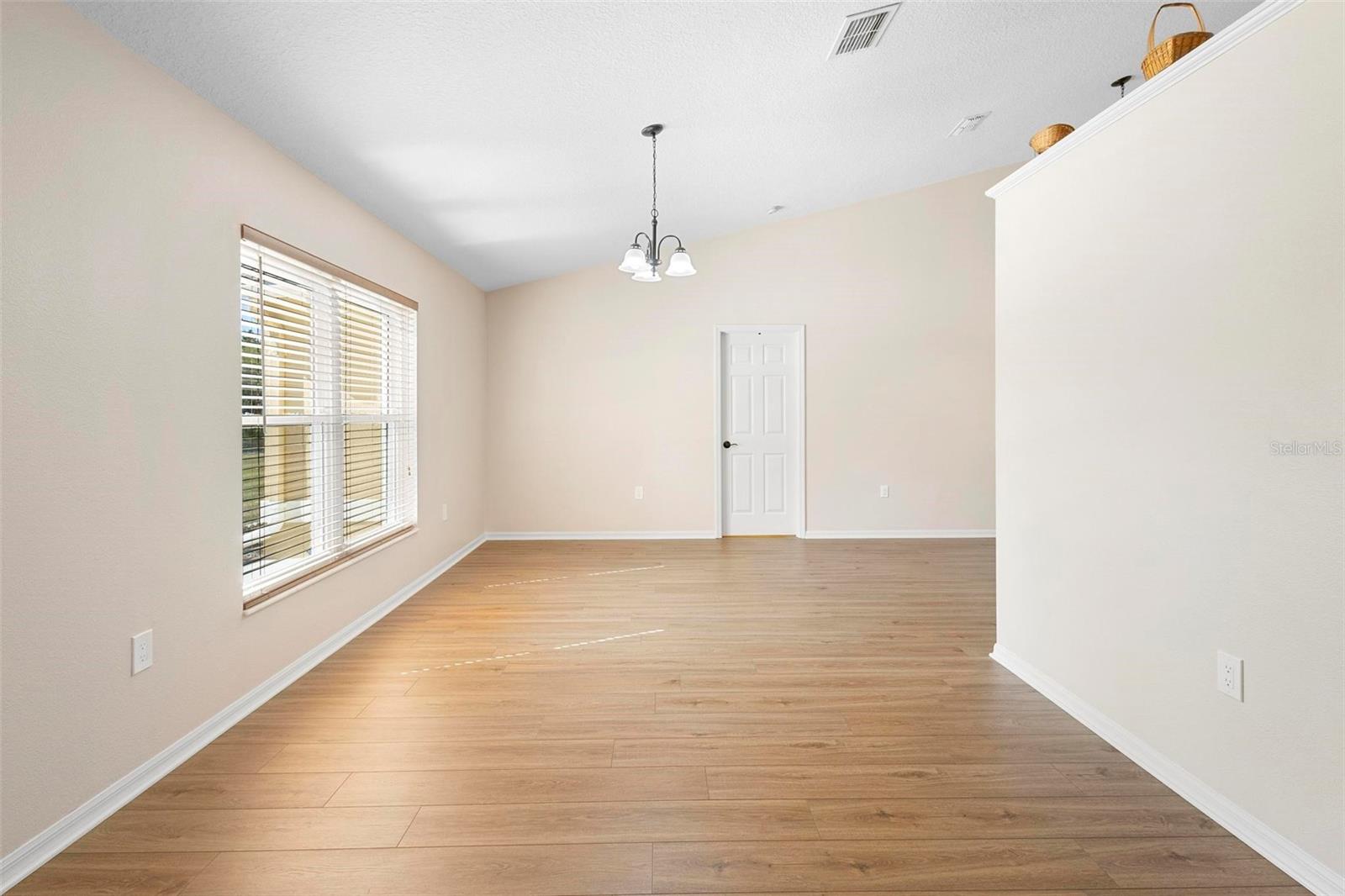 2530 LEONARD DRIVE