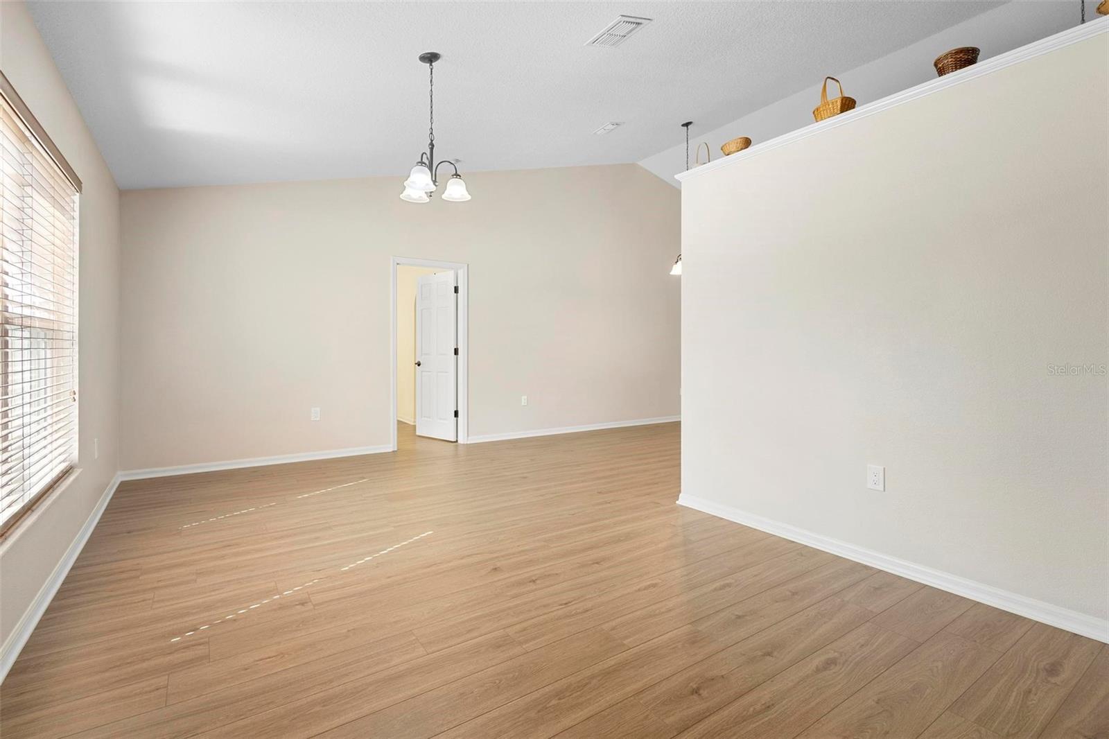 2530 LEONARD DRIVE