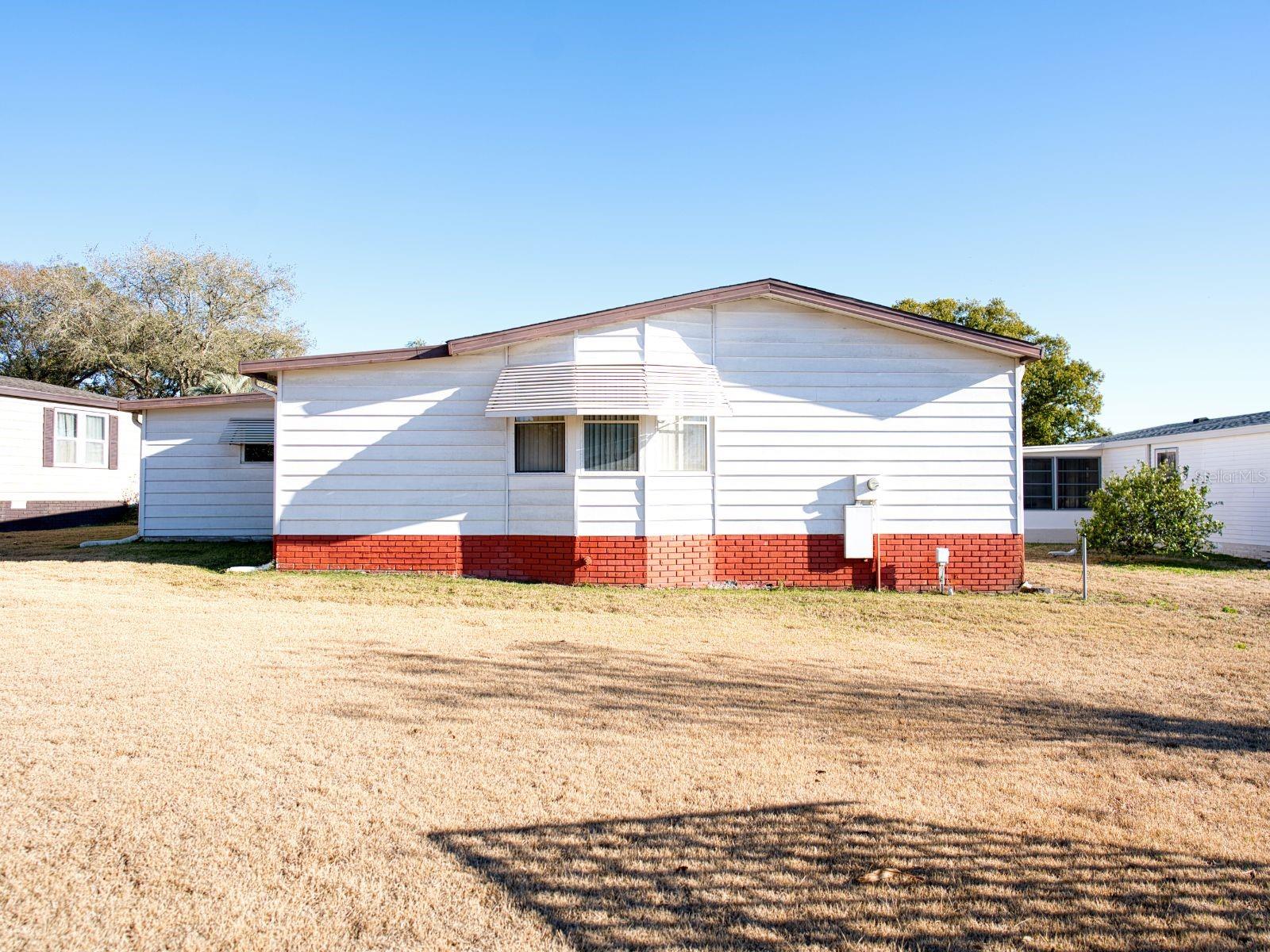 LADY LAKE ORANGE BLOSSOM GARDENS UNIT 08 - Residential