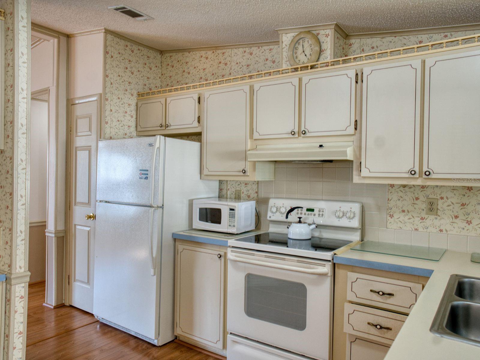 LADY LAKE ORANGE BLOSSOM GARDENS UNIT 08 - Residential