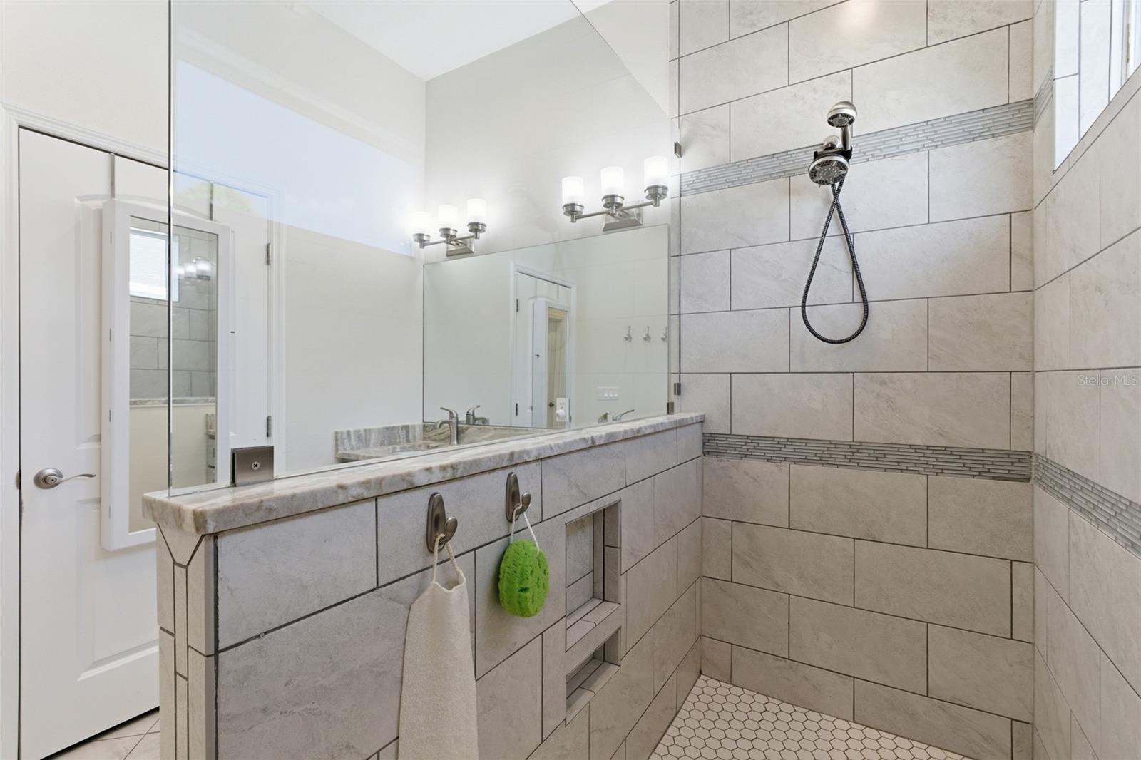 SOUTH VENICE - Residential