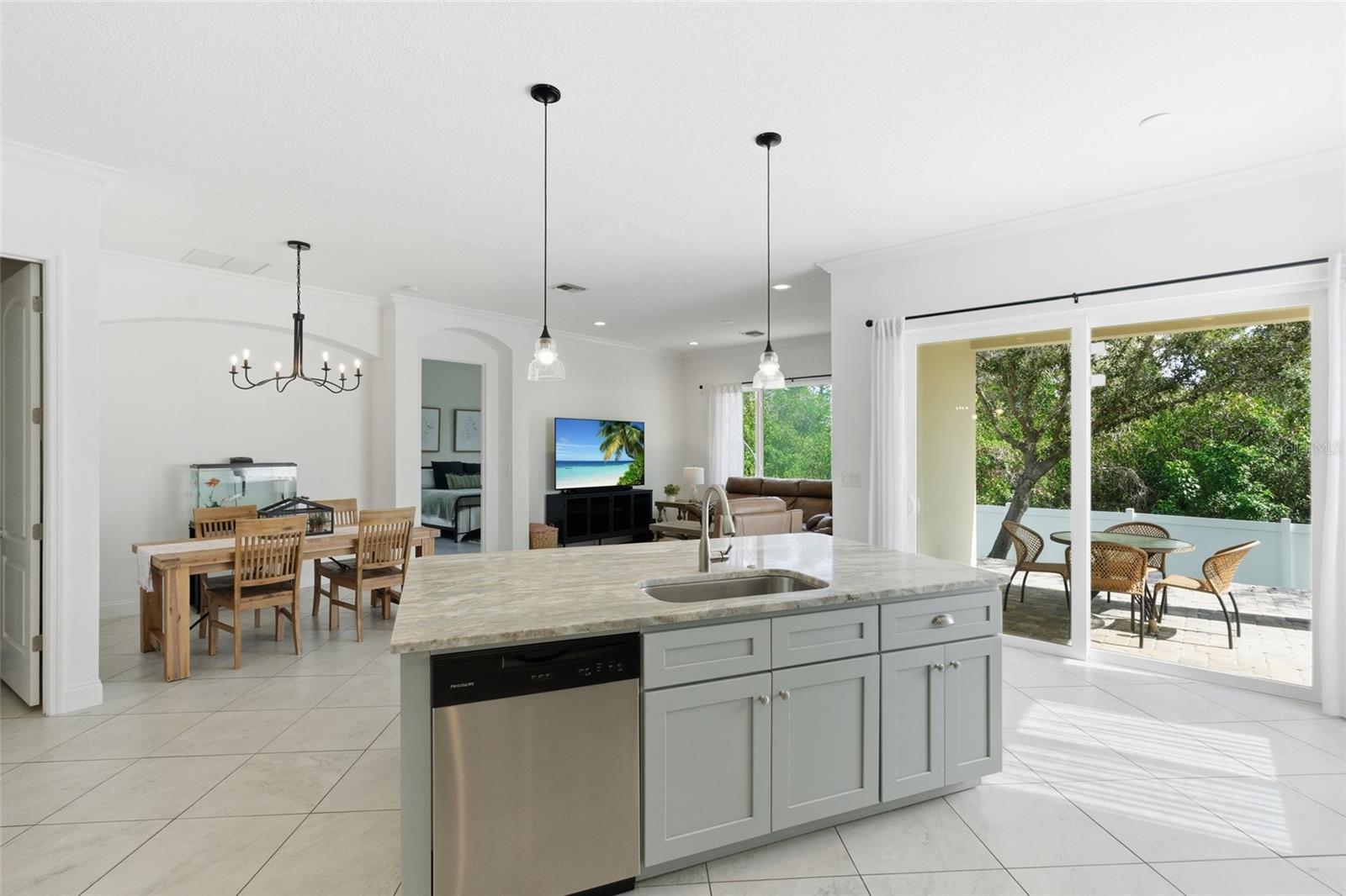 SOUTH VENICE - Residential