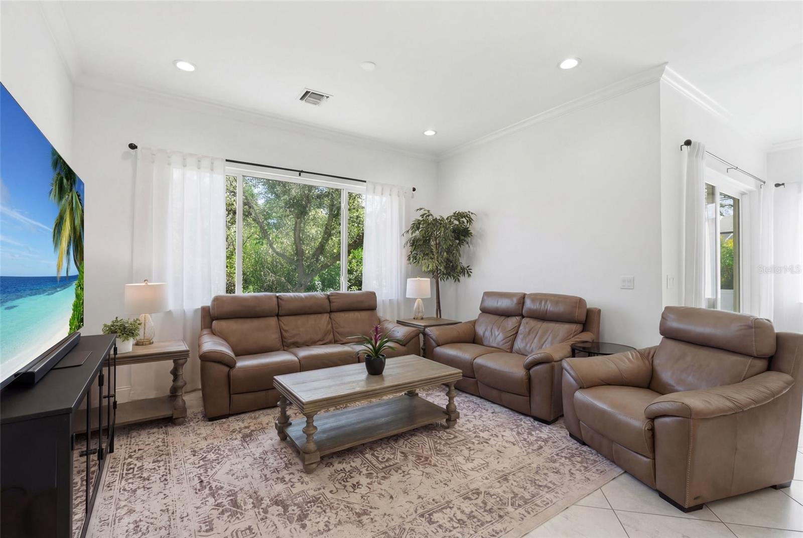 SOUTH VENICE - Residential