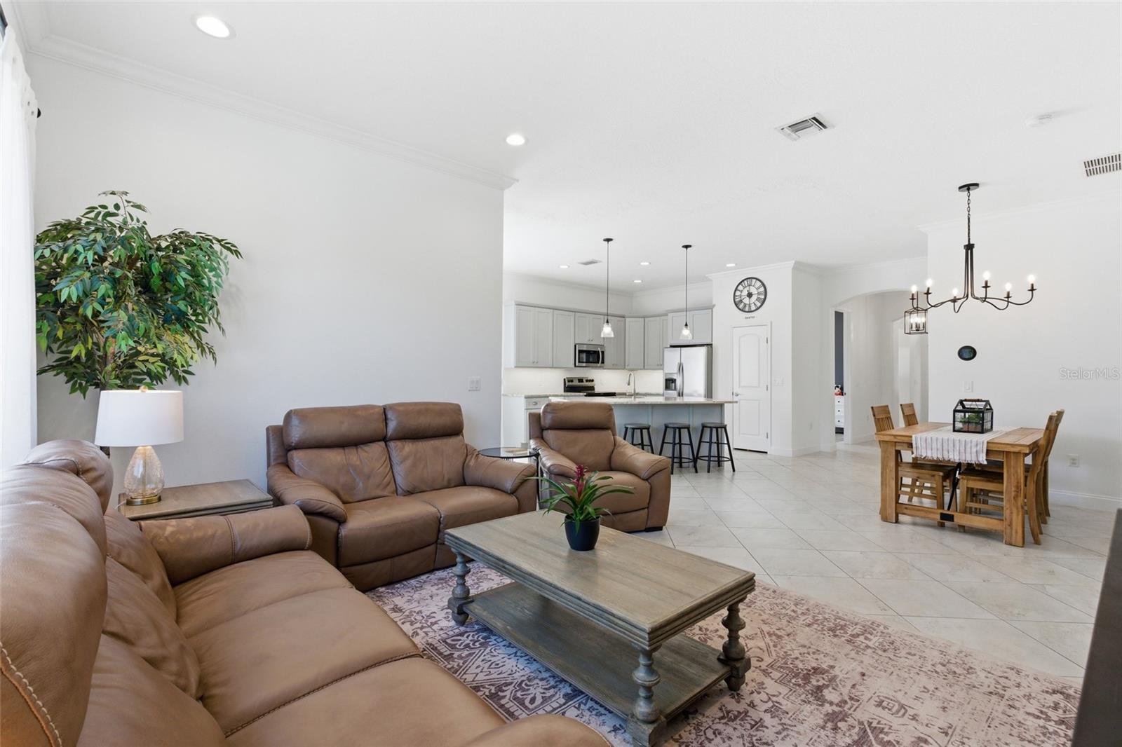 SOUTH VENICE - Residential