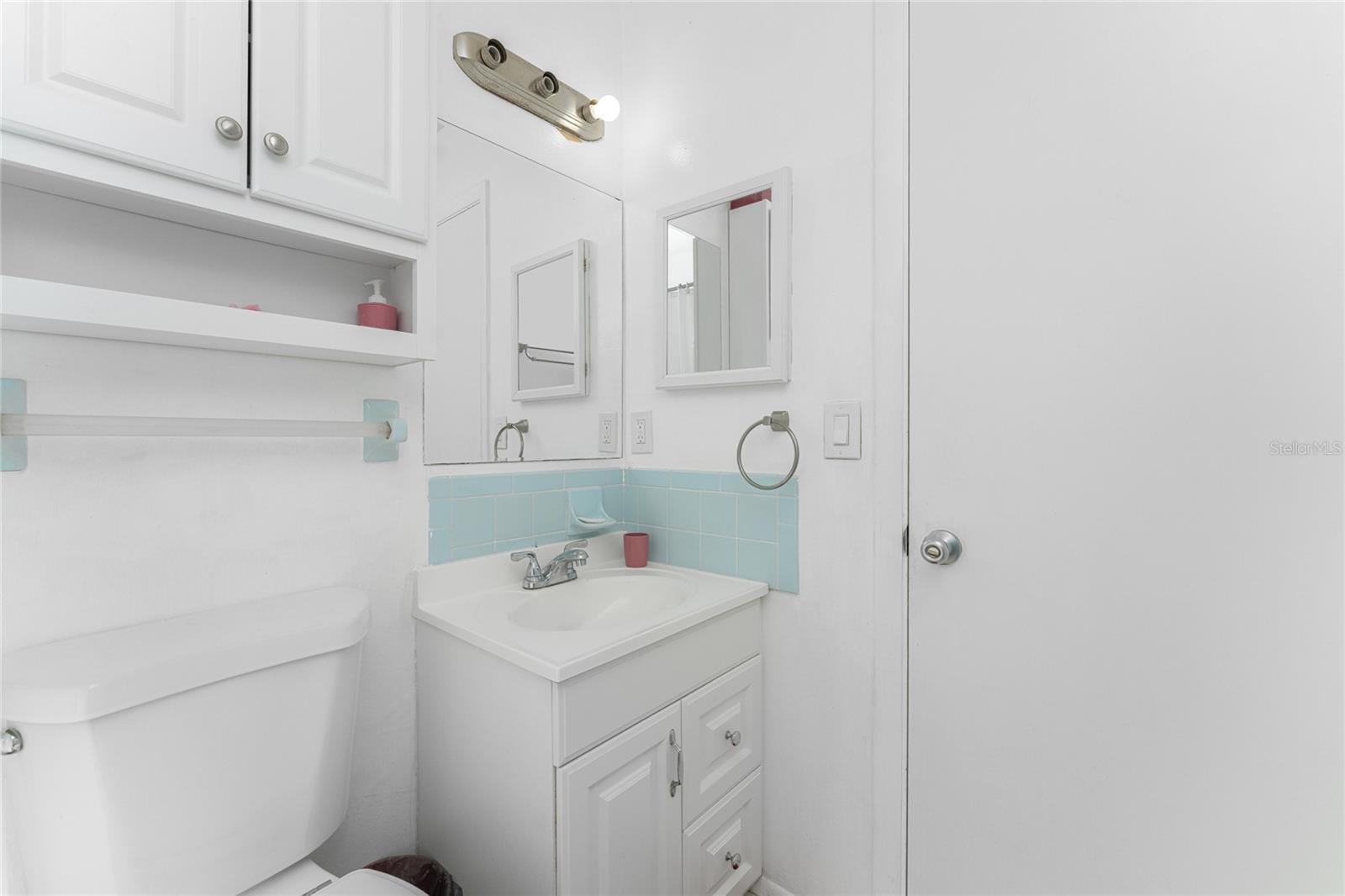 VENICE COUNTRY CLUB ESTATES RESUB - Residential Income