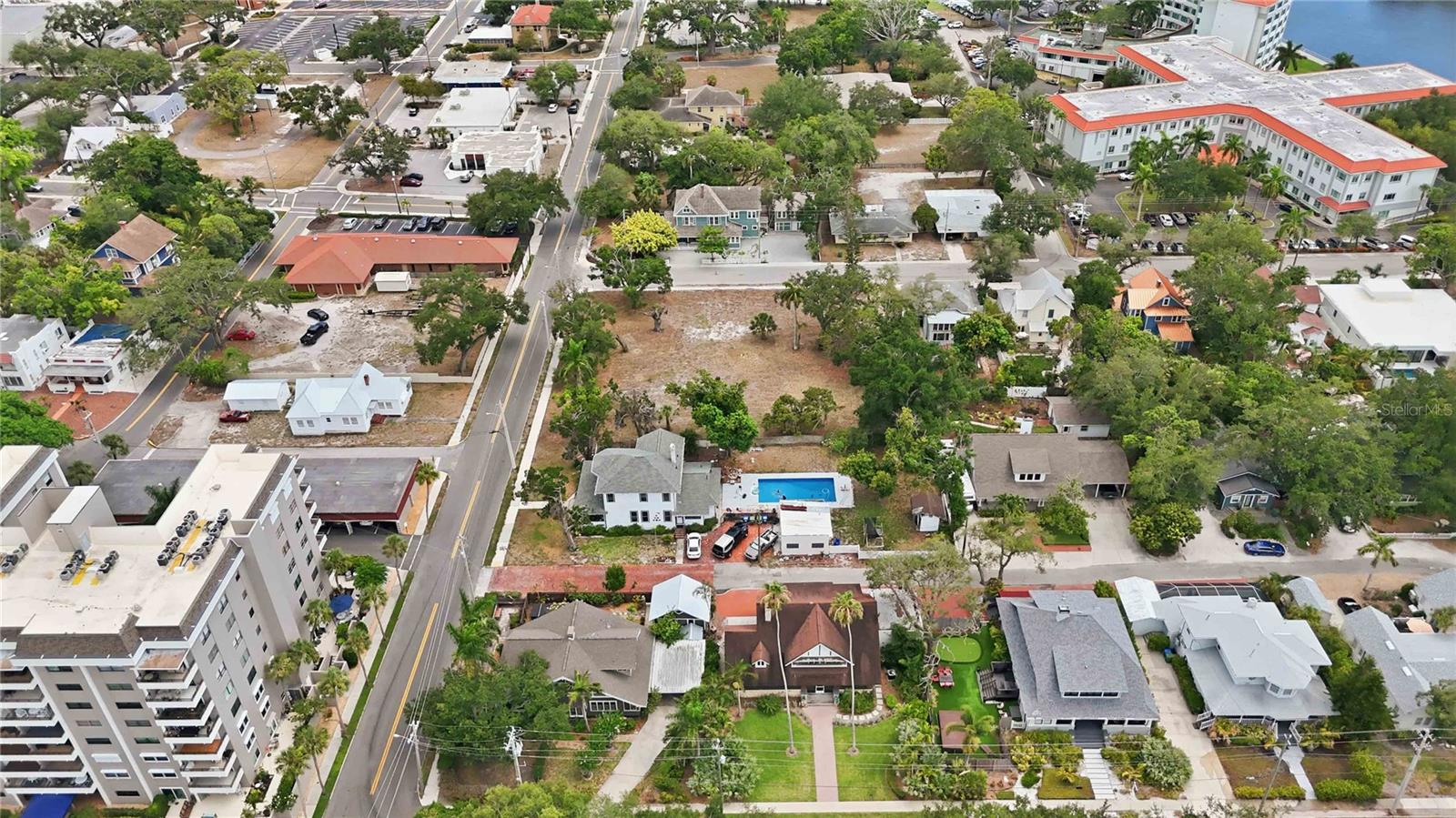 204 15TH STREET W