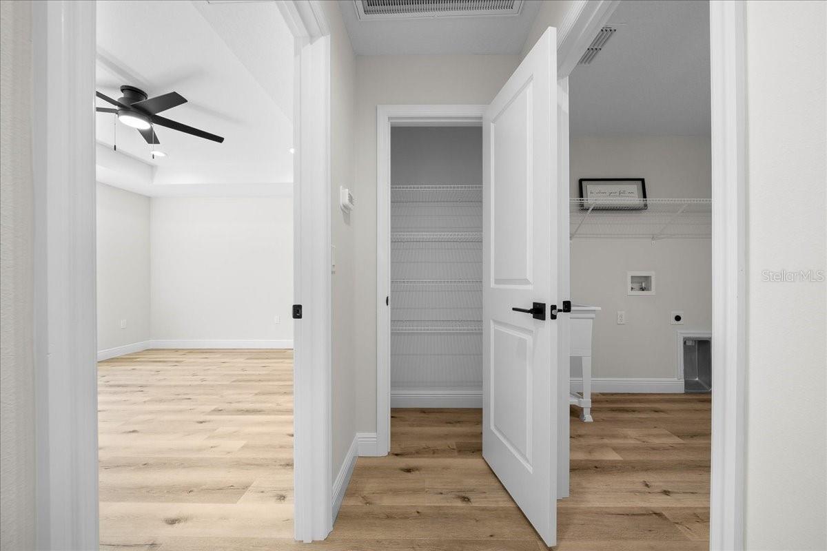 ROLLING HILLS - Residential