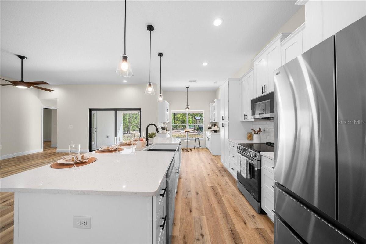 ROLLING HILLS - Residential