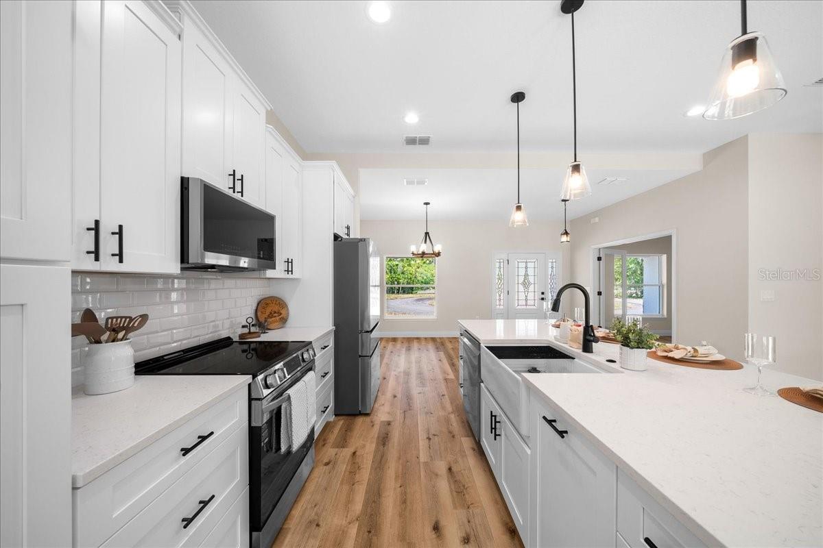 ROLLING HILLS - Residential