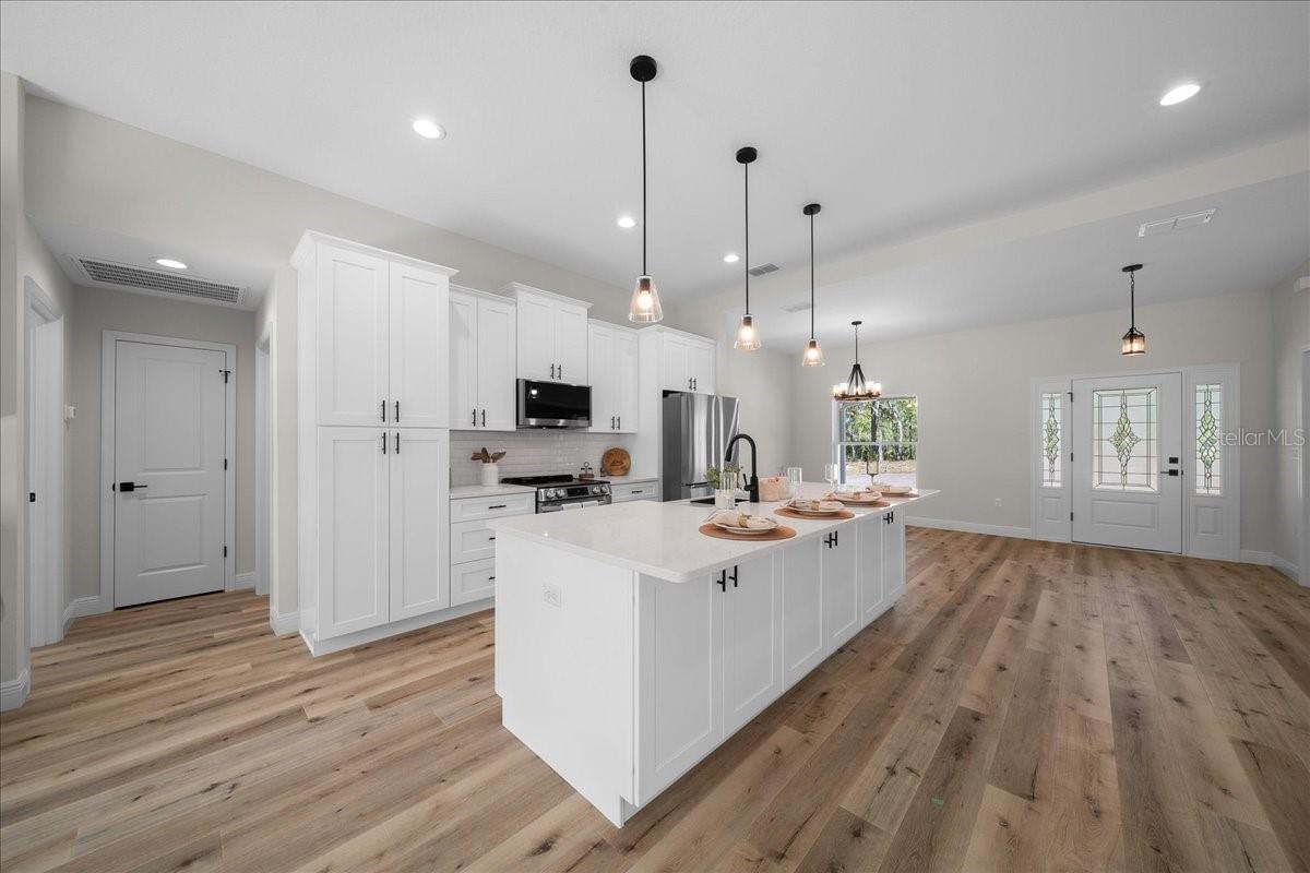 ROLLING HILLS - Residential