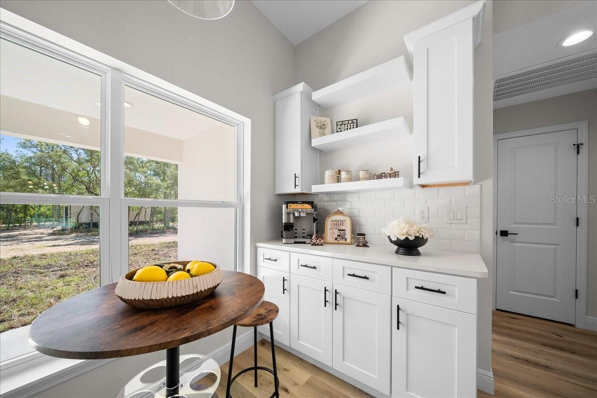 ROLLING HILLS - Residential