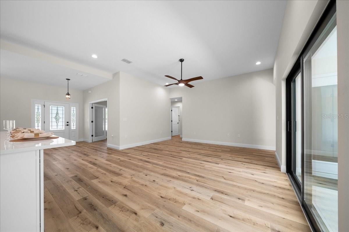 ROLLING HILLS - Residential