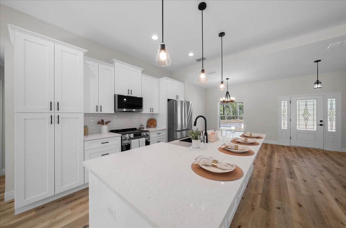 ROLLING HILLS - Residential